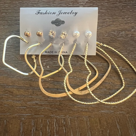 6 pair of earrings - Picture 2 of 2